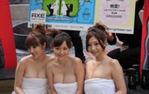 情欲电车蓝衣女