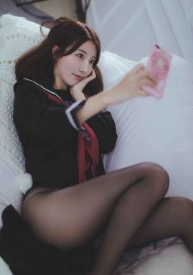 人与野鲁片公交车上